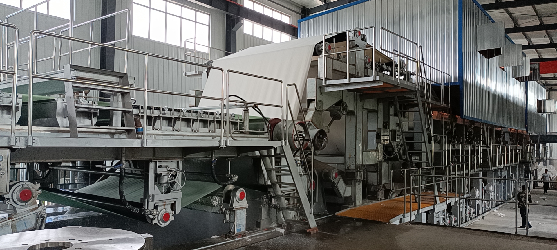2021年5月，河北金石2640/350拷貝紙機(jī)順利出紙