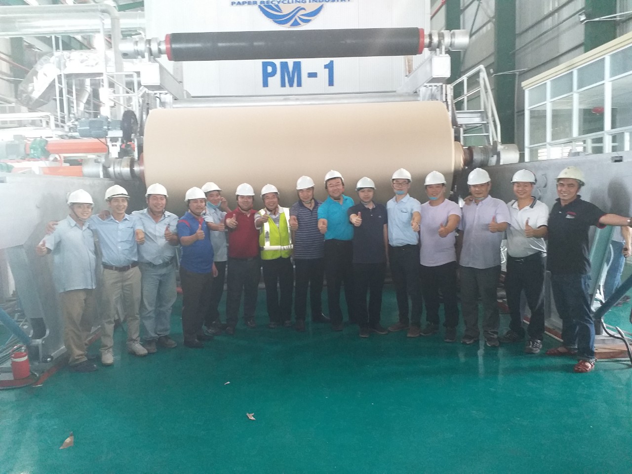2020年12月，越南魁源紙業(yè)4000/550箱板紙順利開機出紙